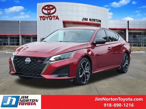 Used 2024 Nissan Altima 2.5 SR w/ SR Premium Package FWD image 3