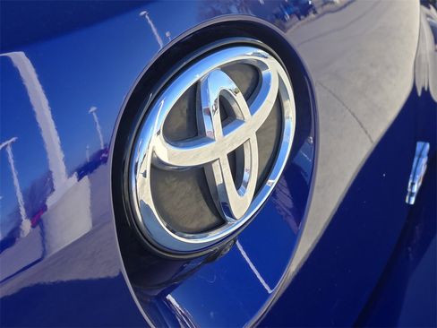 Used 2023 Toyota Corolla SE image 11