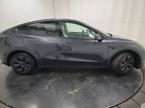 Used 2025 Tesla Model Y Long Range image 11