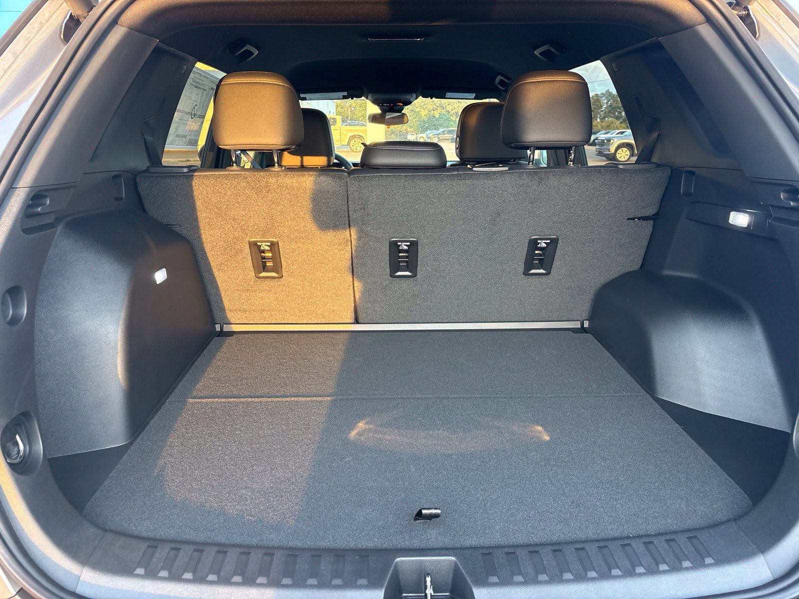 New 2027 Chevrolet Equinox LT w/ Convenience Package II FWD image 16