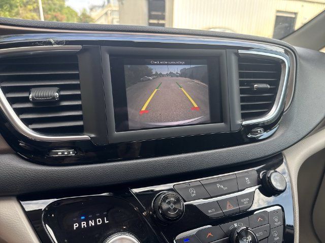 Used 2018 Chrysler Pacifica Touring-L FWD image 24