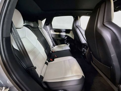 Certified 2024 Porsche Cayenne Turbo AWD/4WD image 19