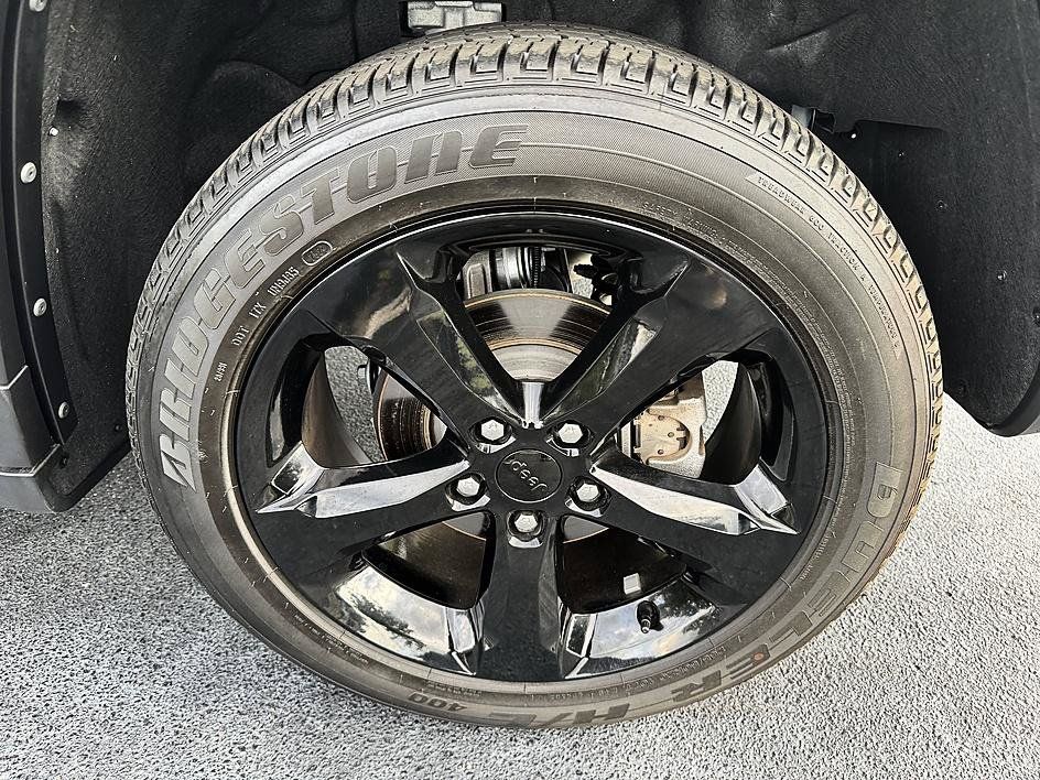 Used 2024 Jeep Grand Cherokee Altitude AWD/4WD image 25