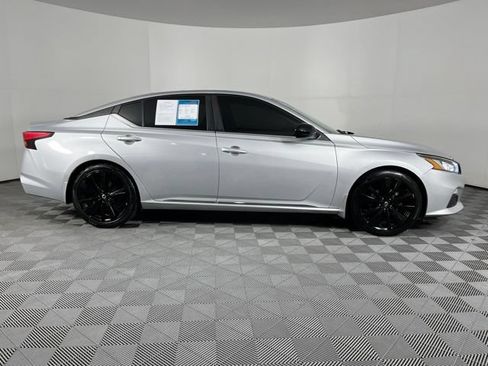 Used 2019 Nissan Altima 2.5 SR FWD image 12