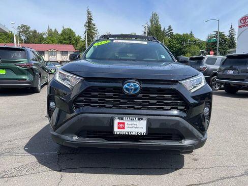 Used 2021 Toyota RAV4 XLE AWD/4WD image 2