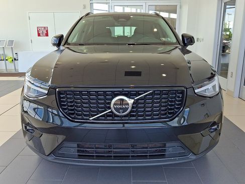Used 2024 Volvo XC40 B5 Plus w/ Climate Package AWD/4WD image 2