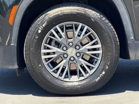 Used 2025 Chevrolet Traverse LT FWD image 15