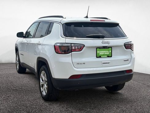 Used 2024 Jeep Compass Latitude AWD/4WD image 3
