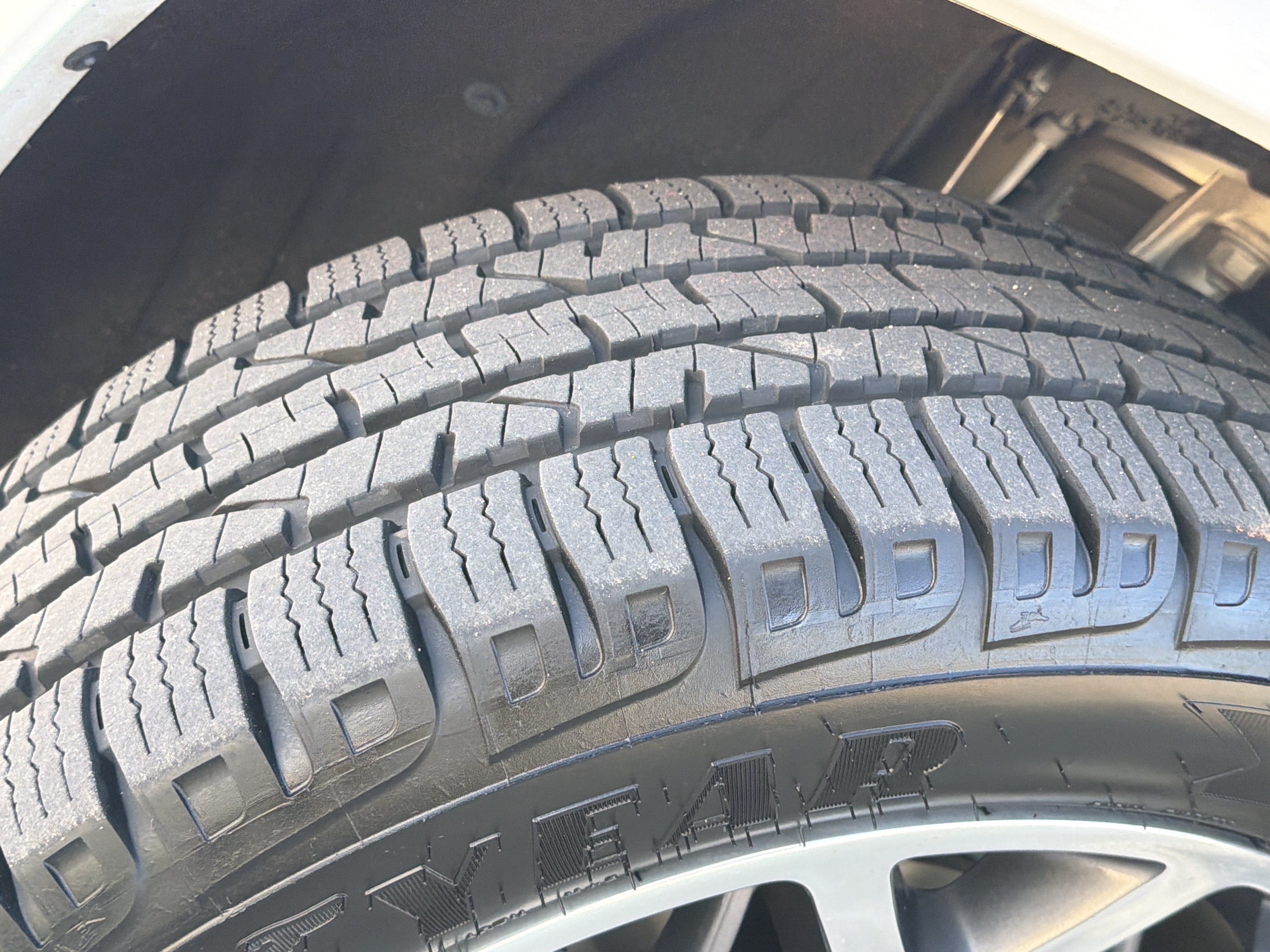Used 2020 Jeep Grand Cherokee Overland AWD/4WD image 12