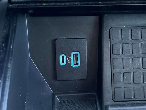 Used 2022 Ford F150 Lariat w/ Equipment Group 502A High image 34