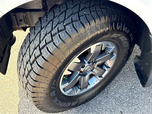 Used 2018 Nissan Frontier PRO-4X image 25