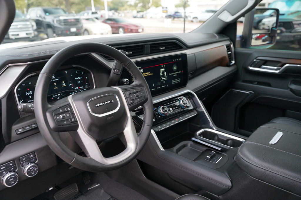 Used 2024 GMC Sierra 2500 Denali w/ Denali Reserve Package AWD/4WD image 7