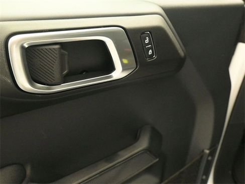 New 2025 Ford Bronco Badlands image 13