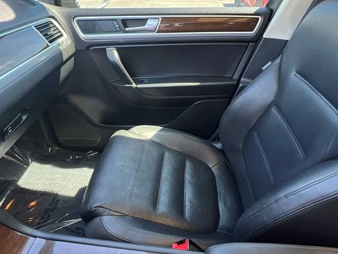 Used 2016 Volkswagen Touareg TDI AWD/4WD image 12