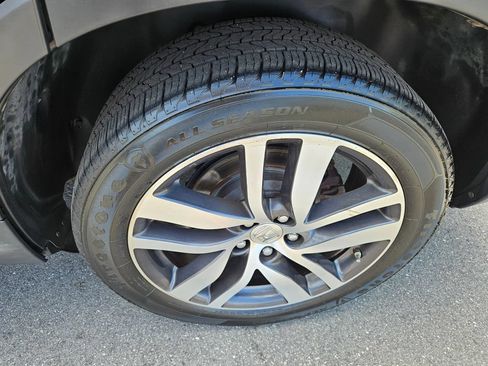 Used 2017 Honda Pilot Touring image 9
