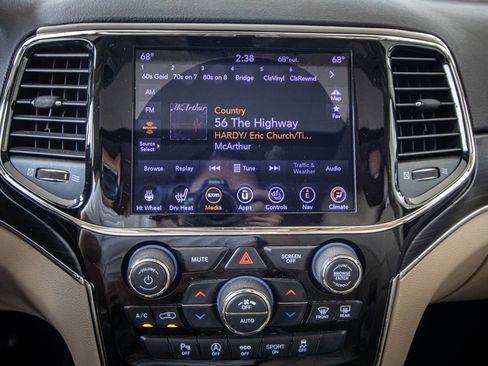 Used 2020 Jeep Grand Cherokee Limited image 40