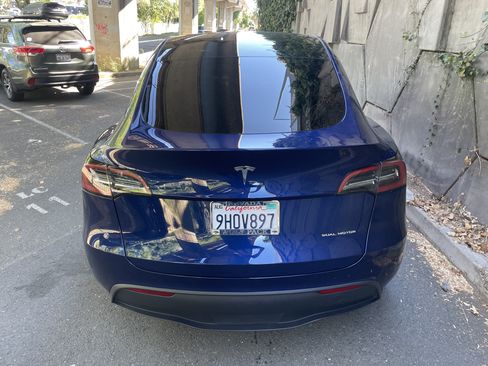 Used 2023 Tesla Model Y Long Range AWD/4WD image 12
