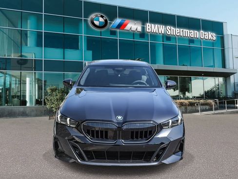 New 2026 BMW 550e xDrive image 4