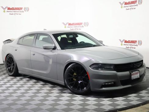 Used 2018 Dodge Charger SXT Plus RWD image 2