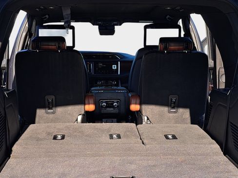 Used 2023 GMC Yukon Denali Ultimate AWD/4WD image 14