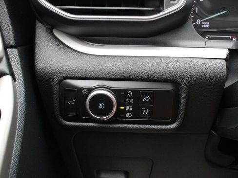 Used 2023 Ford Explorer XLT w/ Equipment Group 202A AWD/4WD image 9