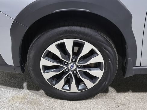 Used 2023 Subaru Outback Limited AWD/4WD image 9