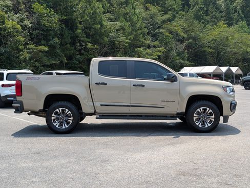 Used 2022 Chevrolet Colorado Z71 AWD/4WD image 10