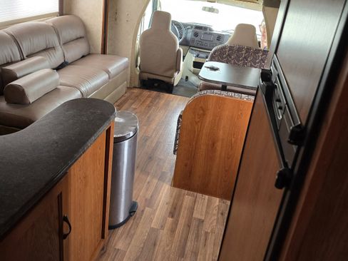 Used 2011 Ford E-450 and Econoline 450 Super Duty RWD image 14