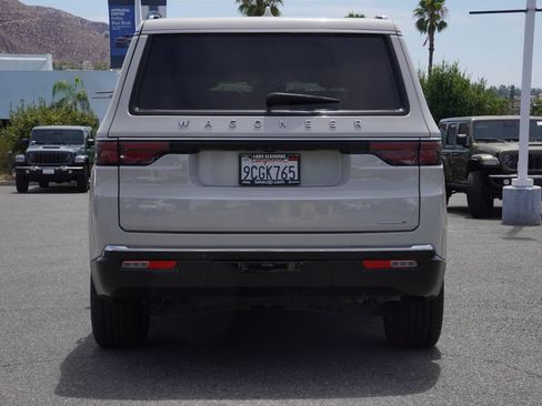 Used 2022 Jeep Wagoneer Series II RWD image 5