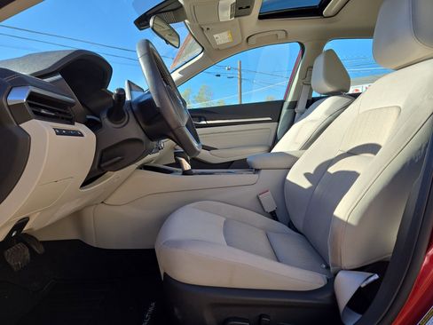 Used 2022 Nissan Altima 2.5 SV w/ SV Premium Package image 16