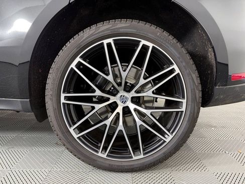 Certified 2025 Porsche Macan Base image 12