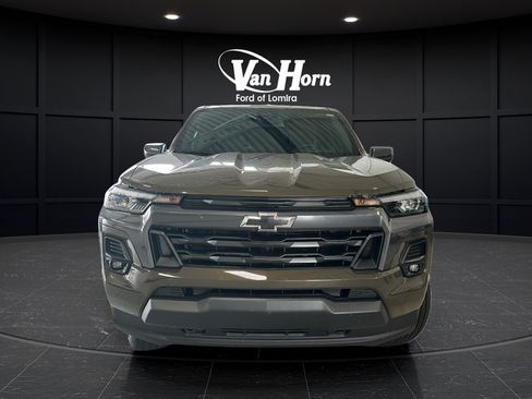 Used 2023 Chevrolet Colorado LT w/ LT Convenience Package III AWD/4WD image 2