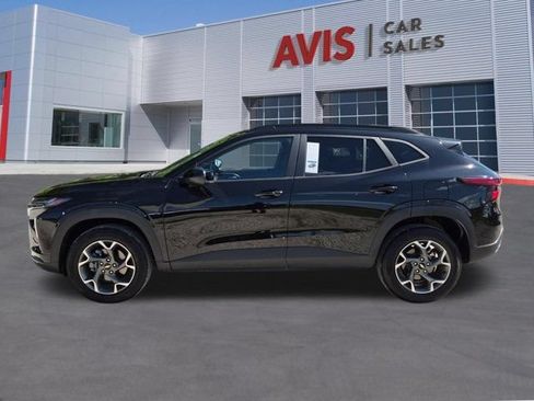 Used 2025 Chevrolet Trax LT w/ LT Convenience Package FWD image 10