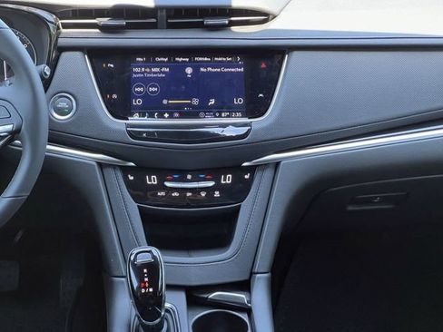 New 2025 Cadillac XT6 Luxury image 18