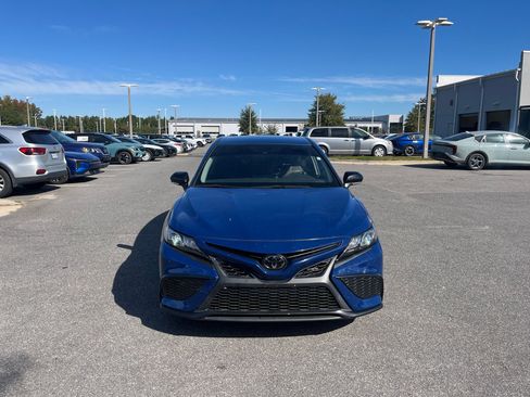 Used 2023 Toyota Camry SE image 3