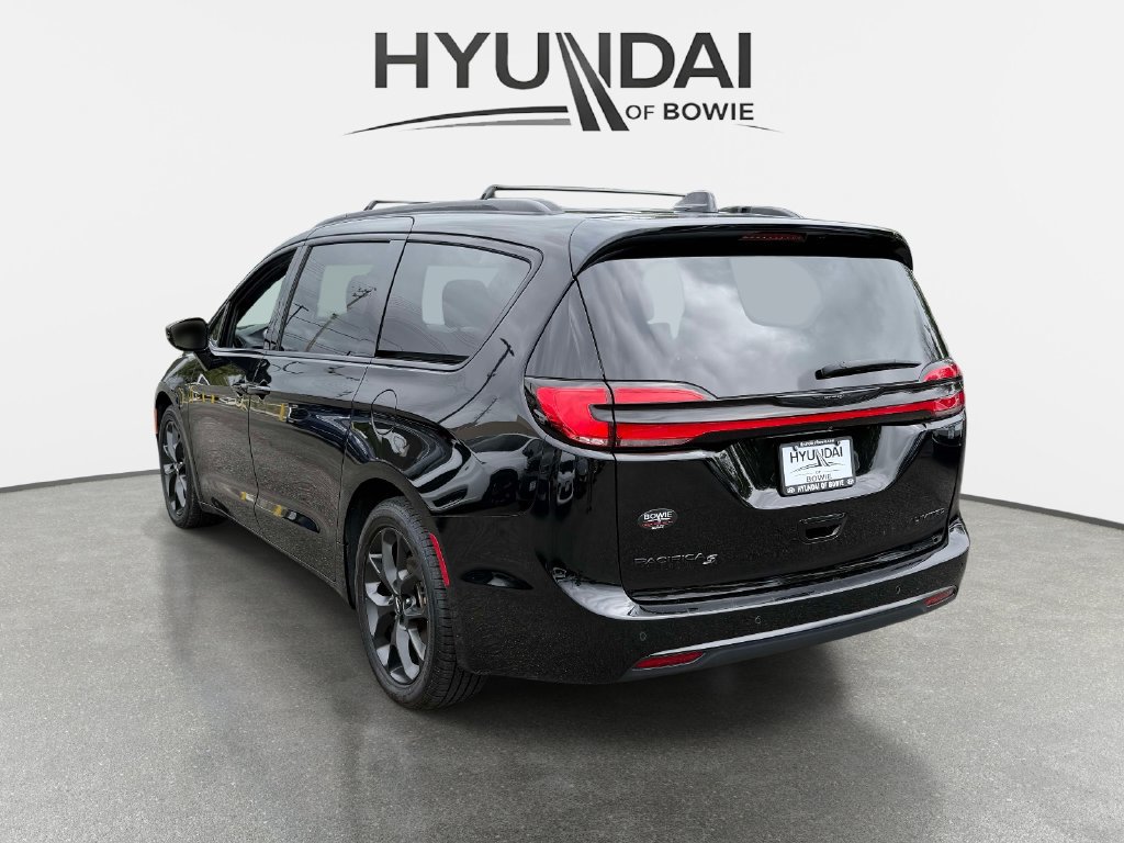 Used 2025 Chrysler Pacifica Limited FWD image 4