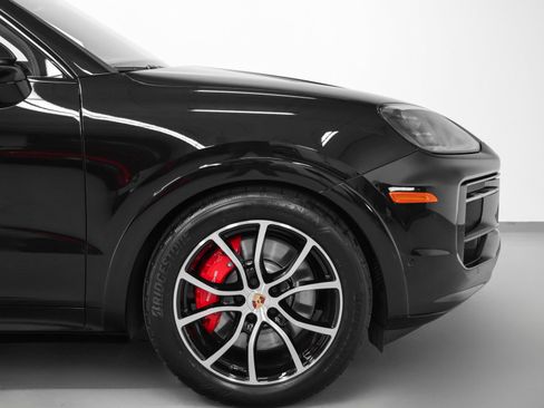 New 2026 Porsche Cayenne GTS image 15