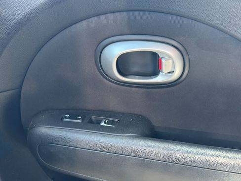 Used 2019 Kia Soul FWD image 20