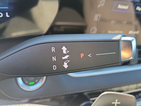 Used 2025 Chevrolet Equinox LT image 28