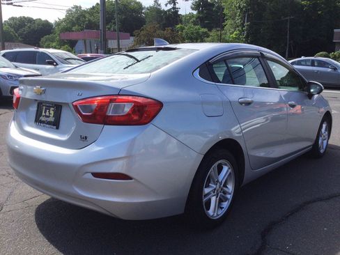 Used 2017 Chevrolet Cruze LT w/ Convenience Package FWD image 8