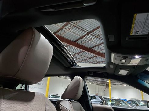 Used 2022 Lexus ES 300h Ultra Luxury w/ Accessory Package 2 image 16