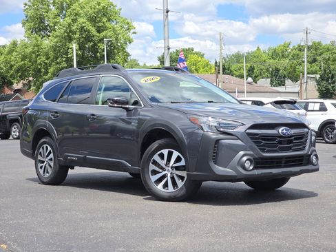 Used 2023 Subaru Outback Premium AWD/4WD image 2