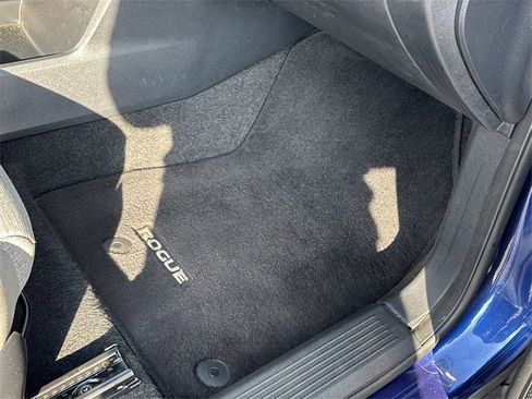 Used 2023 Nissan Rogue SV image 39