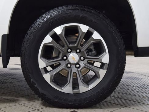 Used 2024 Chevrolet Silverado 1500 High Country w/ High Country Premium Package AWD/4WD image 28