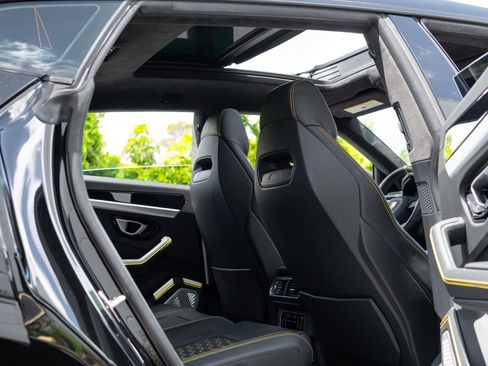 Used 2022 Lamborghini Urus AWD/4WD image 76