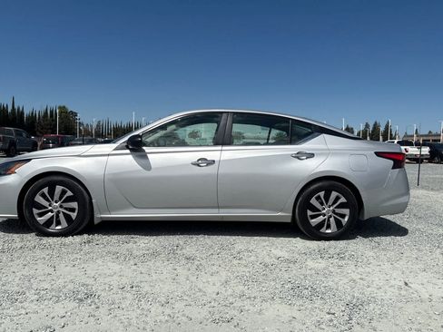 Used 2024 Nissan Altima 2.5 S FWD image 6