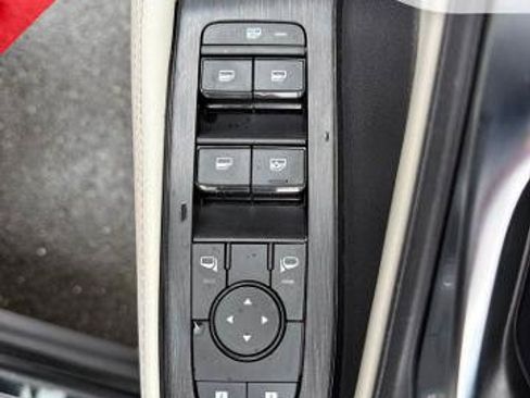 Certified 2025 Nissan Rogue SV AWD/4WD image 16