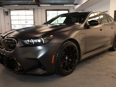 Used 2026 BMW M5 Touring image 3