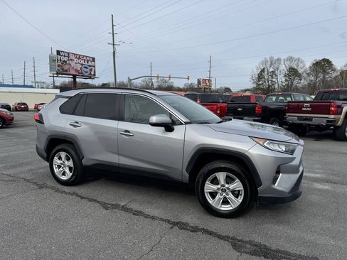 Used 2020 Toyota RAV4 XLE FWD image 24