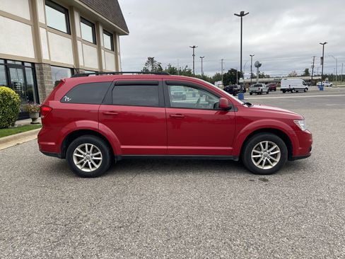 Used 2017 Dodge Journey SXT w/ Comfort/Convenience Group AWD/4WD image 4
